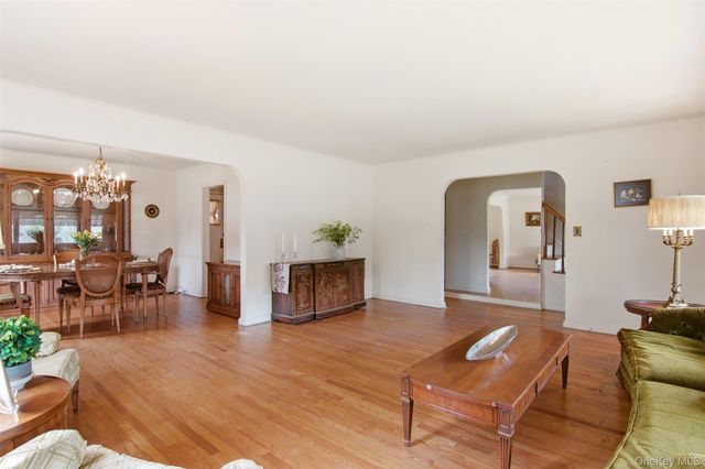 1001 N 4th Street, New Hyde Park, NY 11040