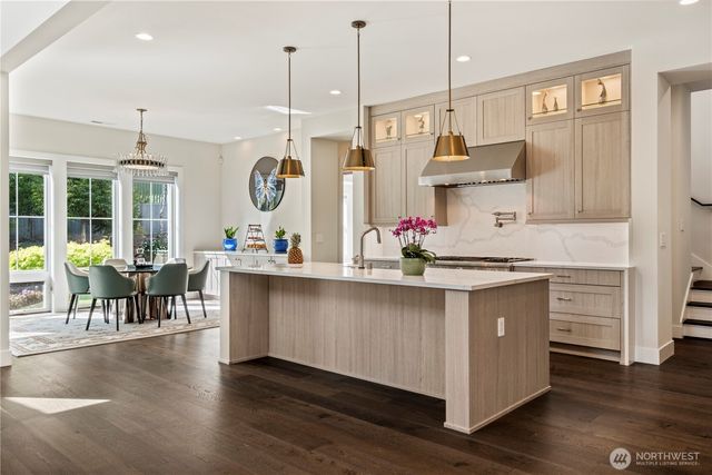 811 245th Place NE, Sammamish, WA 98074