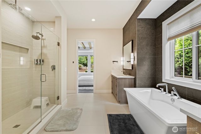 811 245th Place NE, Sammamish, WA 98074