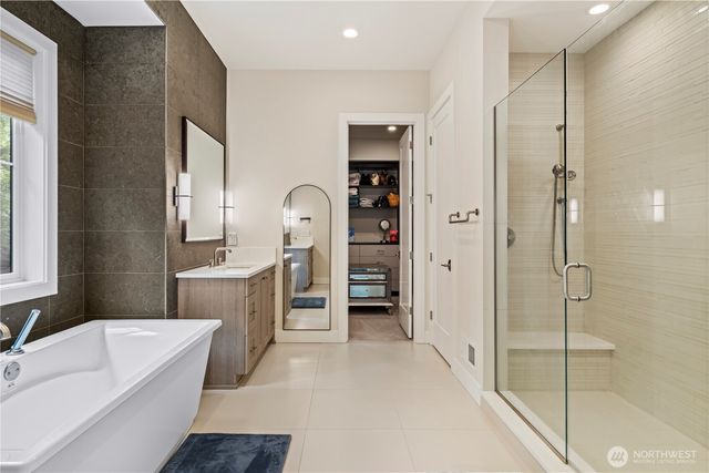 811 245th Place NE, Sammamish, WA 98074