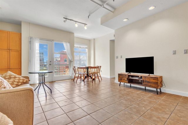 711 W 26th ST 607, Austin, TX 78705