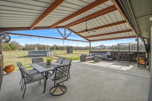 1052 VZ County Road 3208, Wills Point, TX 75169