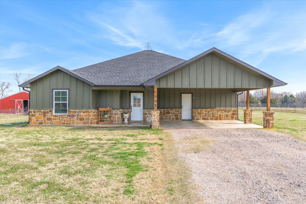 1052 VZ County Road 3208, Wills Point, TX 75169