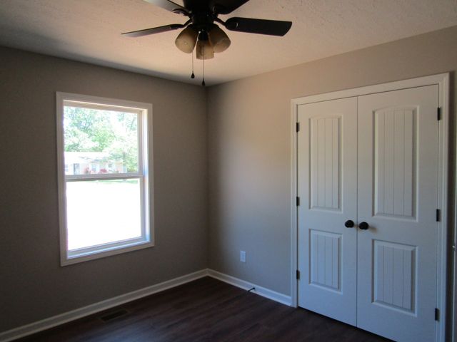 460 Crescent Factory Rd, Lawrenceburg, TN 38464