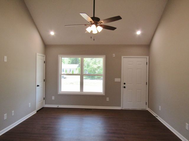 460 Crescent Factory Rd, Lawrenceburg, TN 38464