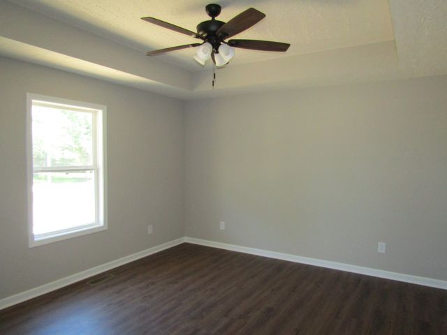460 Crescent Factory Rd, Lawrenceburg, TN 38464