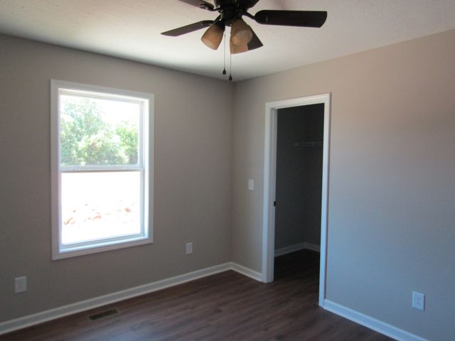 460 Crescent Factory Rd, Lawrenceburg, TN 38464