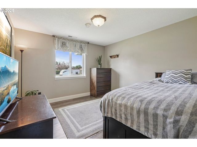 404 Sw 11TH St, Battle Ground, WA 98604