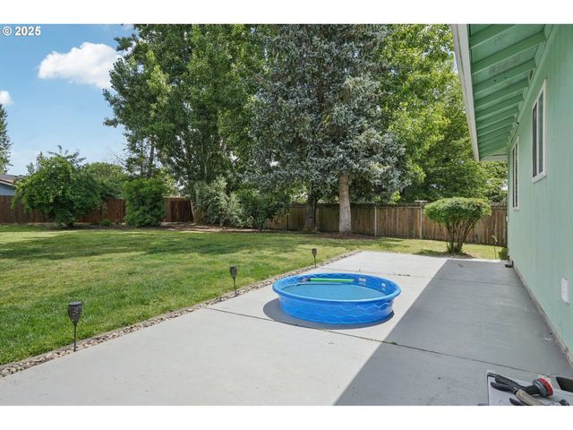 404 Sw 11TH St, Battle Ground, WA 98604