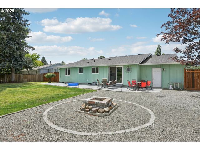 404 Sw 11TH St, Battle Ground, WA 98604