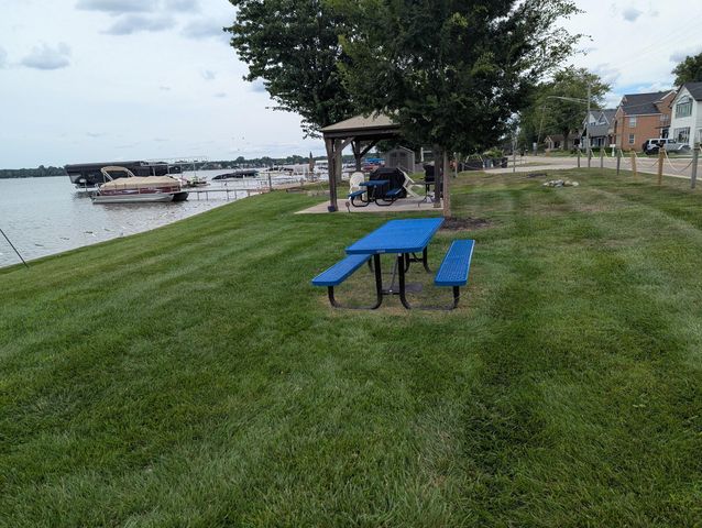 1155 S Lake 45, Novi, MI 48377