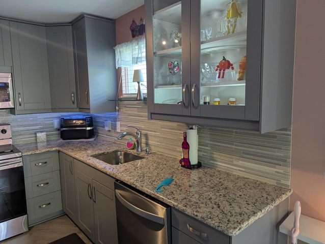 1155 S Lake 45, Novi, MI 48377