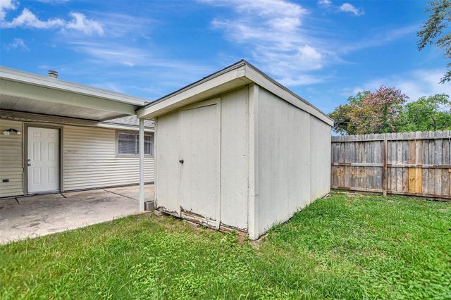 10302 Blue Oak Drive, Houston, TX 77065