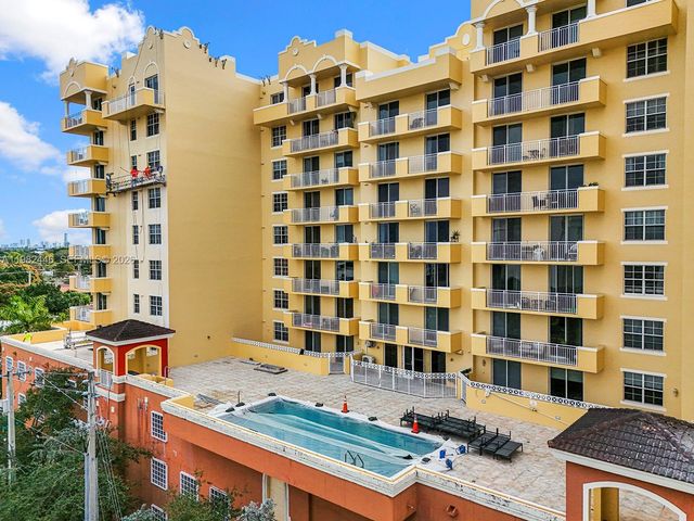 215 SW 42nd Ave 801, Miami, FL 33134