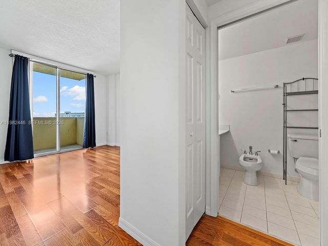 215 SW 42nd Ave 801, Miami, FL 33134