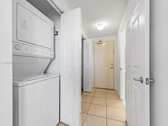 215 SW 42nd Ave 801, Miami, FL 33134