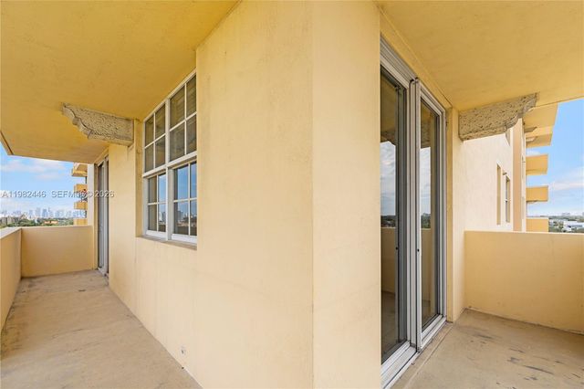 215 SW 42nd Ave 801, Miami, FL 33134