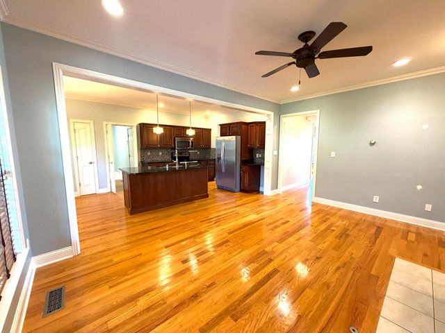 205 Dundee Court, Versailles, KY 40383