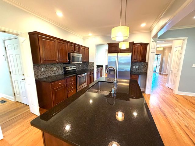 205 Dundee Court, Versailles, KY 40383