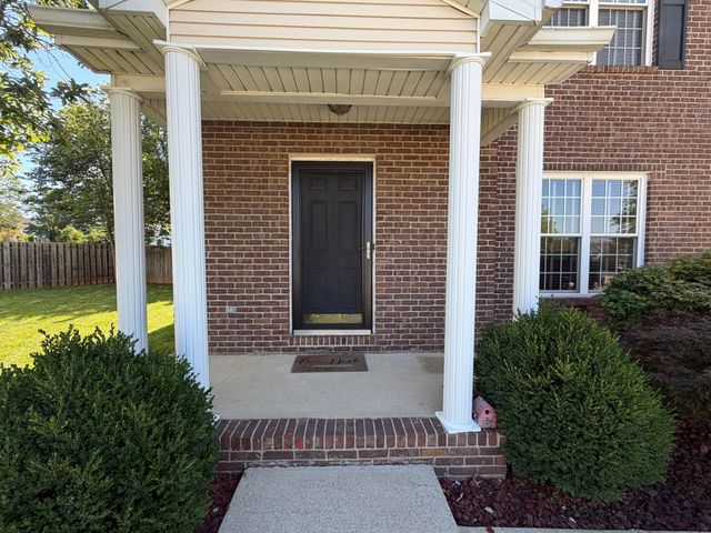 205 Dundee Court, Versailles, KY 40383