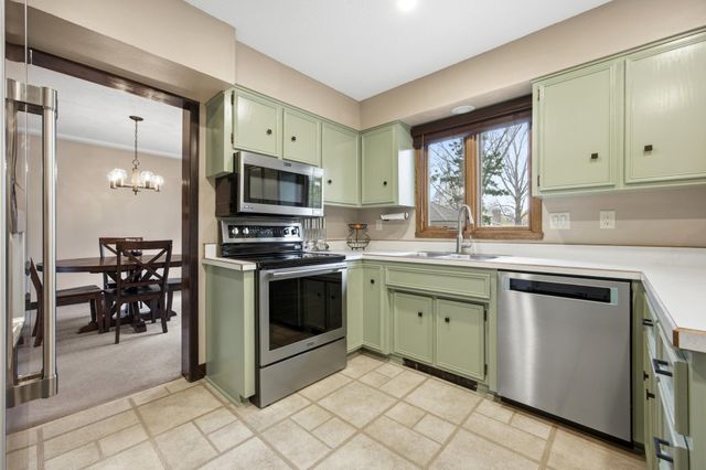 21 35th Avenue NE, Fargo, ND 58102