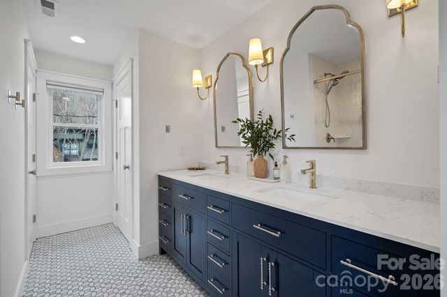 729 Poodle Way, Asheville, NC 28806