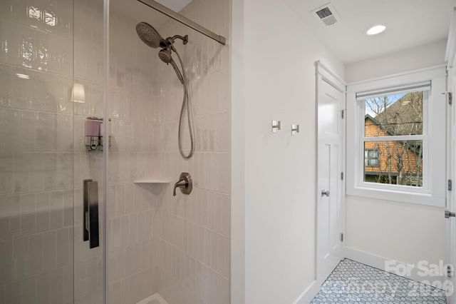 729 Poodle Way, Asheville, NC 28806