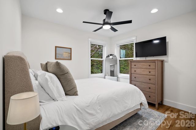 729 Poodle Way, Asheville, NC 28806