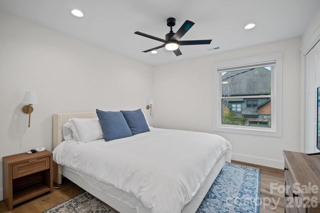 729 Poodle Way, Asheville, NC 28806