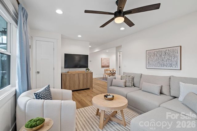 729 Poodle Way, Asheville, NC 28806