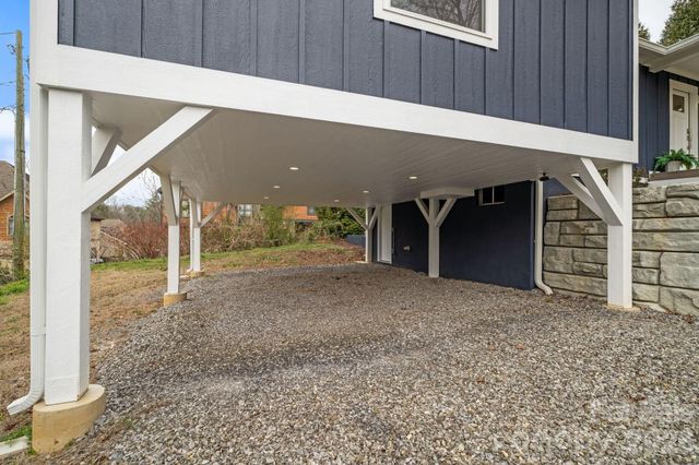 729 Poodle Way, Asheville, NC 28806