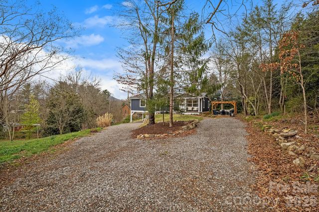 729 Poodle Way, Asheville, NC 28806