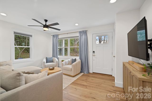 729 Poodle Way, Asheville, NC 28806