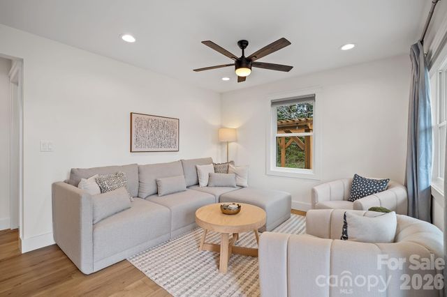 729 Poodle Way, Asheville, NC 28806