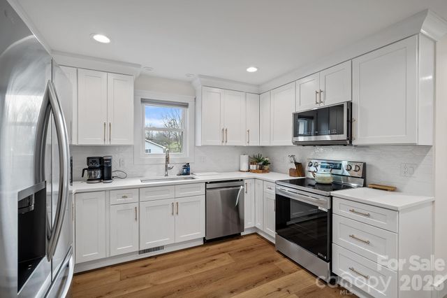 729 Poodle Way, Asheville, NC 28806