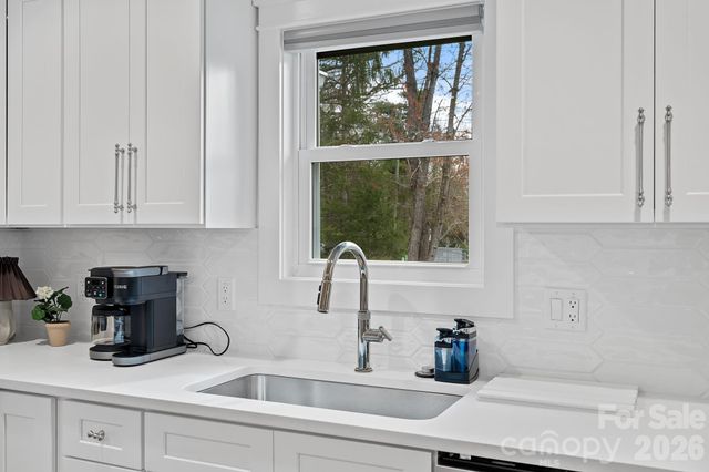 729 Poodle Way, Asheville, NC 28806