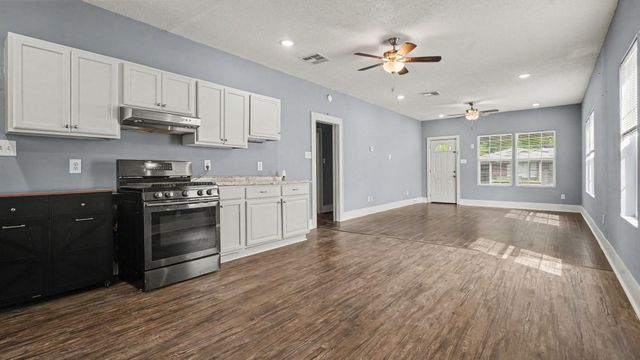12 E Homan Street, Baytown, TX 77520