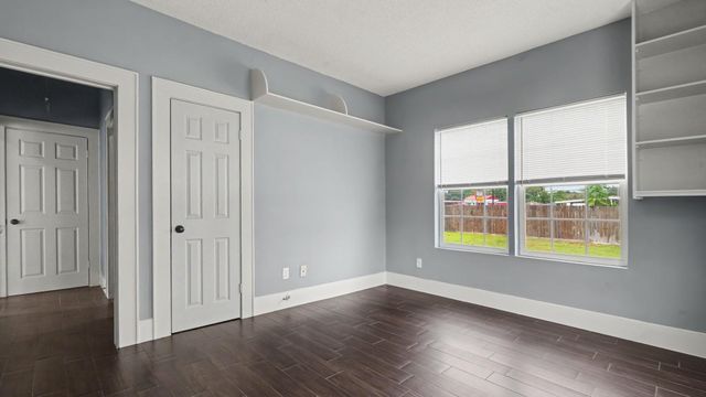 12 E Homan Street, Baytown, TX 77520