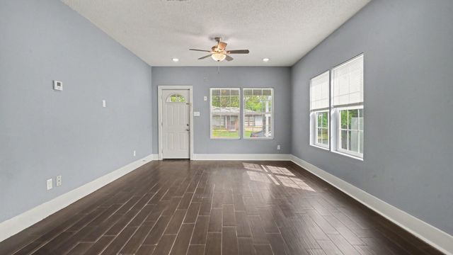 12 E Homan Street, Baytown, TX 77520