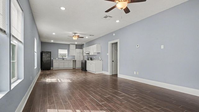 12 E Homan Street, Baytown, TX 77520