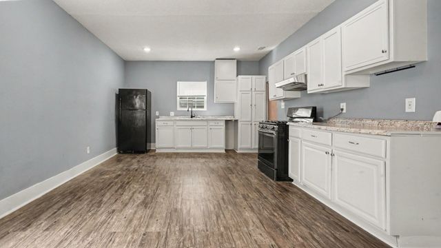 12 E Homan Street, Baytown, TX 77520