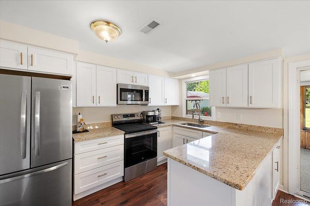 5011 Cecelia Ann Avenue, Independence Charter Township, MI 48346