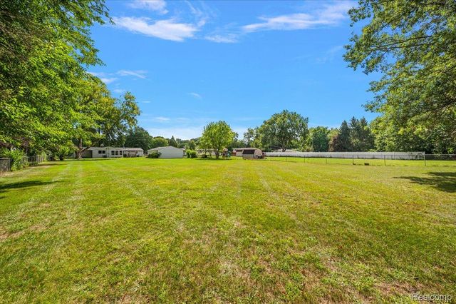 5011 Cecelia Ann Avenue, Independence Charter Township, MI 48346