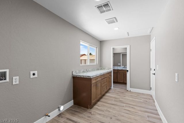 3360 North Pioneer Way, Las Vegas, NV 89129