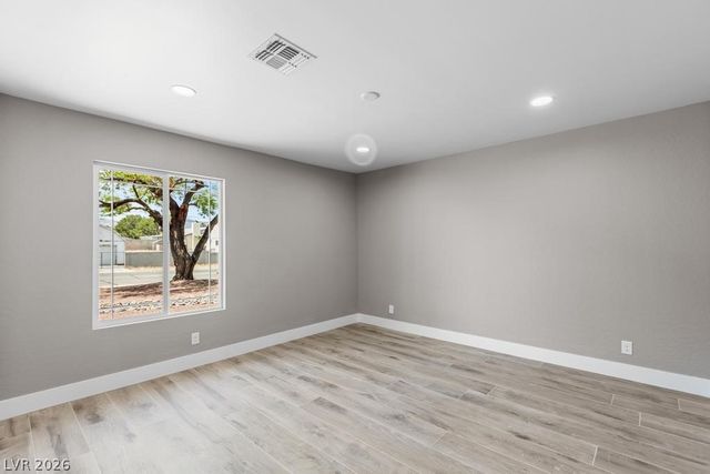 3360 North Pioneer Way, Las Vegas, NV 89129