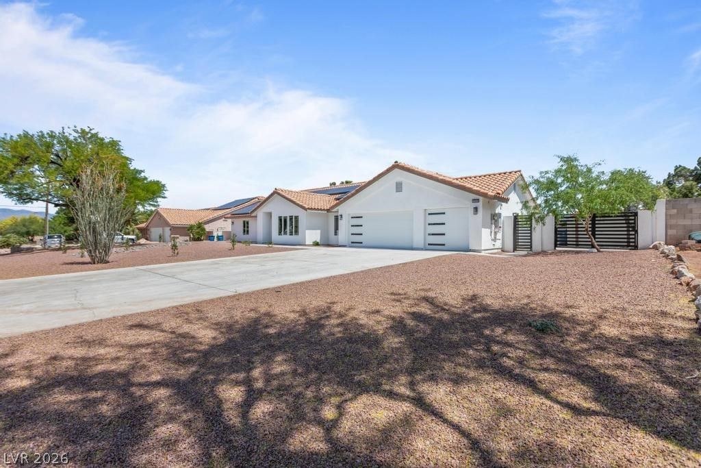 3360 North Pioneer Way, Las Vegas, NV 89129