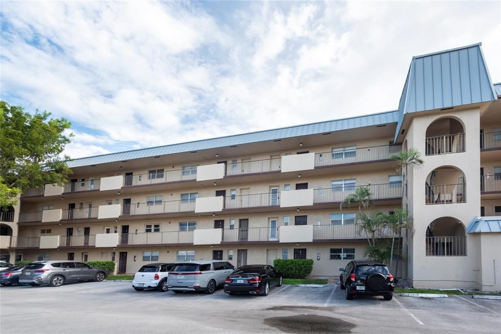 6061 N Falls Cir Drive 402, Lauderhill, FL 33319