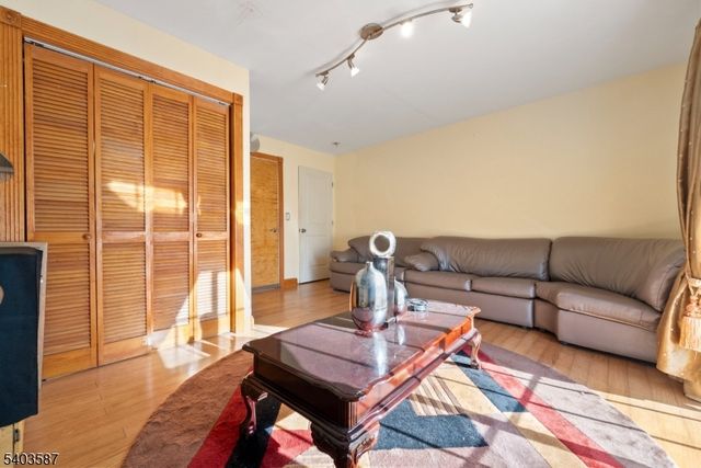 126 Amherst St, East Orange City, NJ 07018