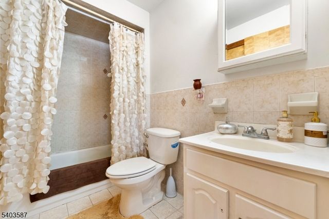 126 Amherst St, East Orange City, NJ 07018