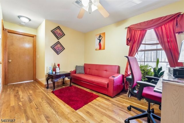 126 Amherst St, East Orange City, NJ 07018